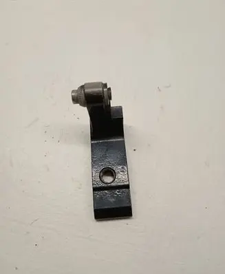 BMW 7 G11 G12 Rear door lower hinge 7333093
