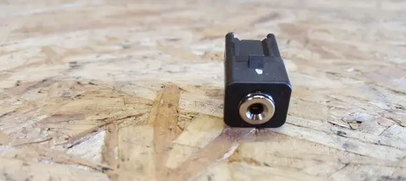 Volvo V40 AUX in-socket connector 31285608