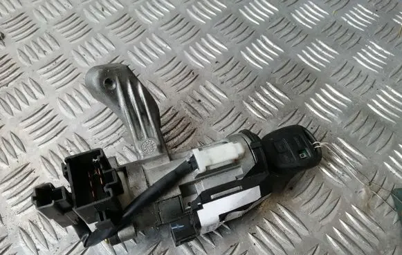 Toyota Corolla E120 E130 Ignition lock 45020024
