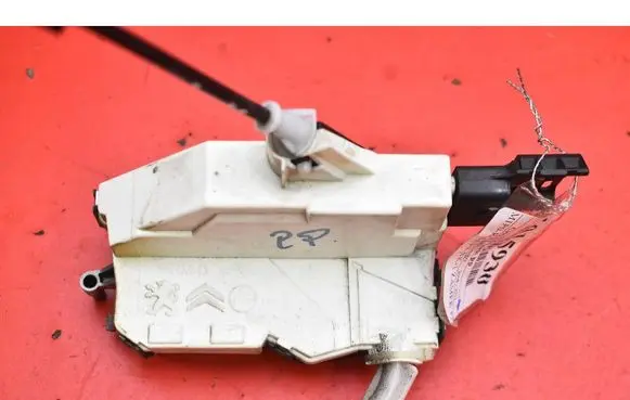Citroen Berlingo Front door lock PSA828405
