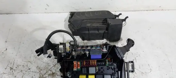 Mercedes-Benz A W176 Fuse box set A2465400182