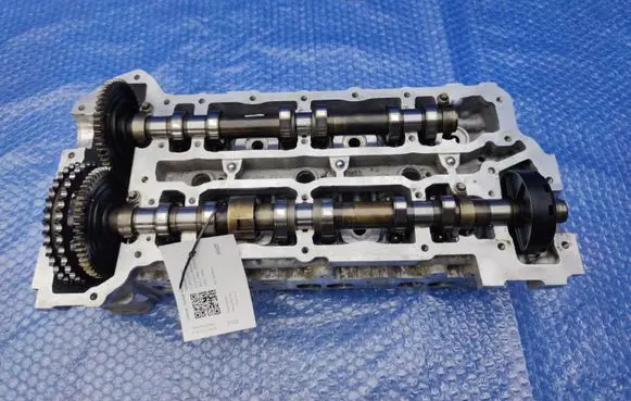 Mercedes-Benz E W212 Engine head A6420105820 R642016 4MATIC