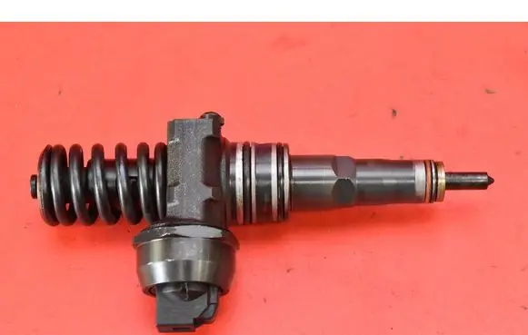 Volkswagen PASSAT B5.5 Fuel injector 038130073AJ