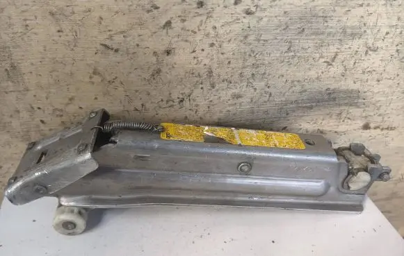 Audi A6 S6 C6 4F Lift Jack 4F0031031