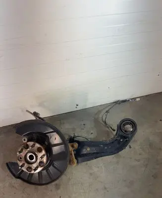 Rear wheel hub