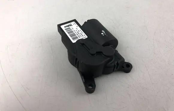 Volkswagen Tiguan Air flap motor/actuator 5Q0907511D