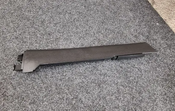 Mercedes-Benz GLE W167 Dashboard glove box trim A1676908504