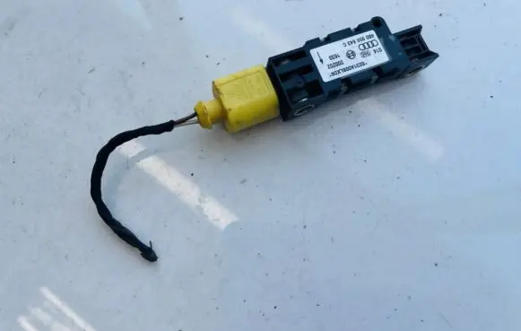 Audi A6 S6 C5 4B Airbag deployment crash/impact sensor 4b0959643c