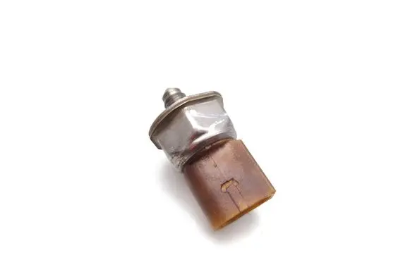 Volkswagen Golf VI Fuel pressure sensor 03C906051H