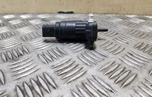 Audi A3 S3 8V Windscreen/windshield washer pump 1K6955651