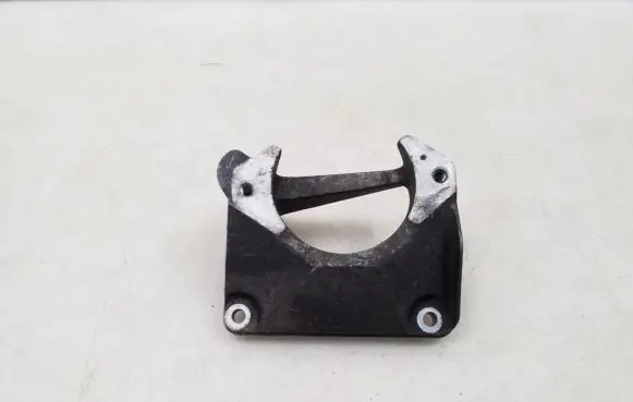 BMW 5 E60 E61 Engine mounting bracket 6761117