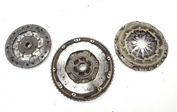 Renault Clio IV Clutch set kit 302103451R