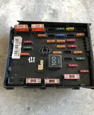Volkswagen PASSAT B6 Fuse module 3C0937125 63592777