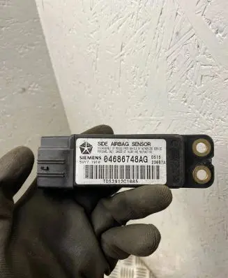 Chrysler Grand Voyager IV Airbag deployment crash/impact sensor 04686748AG 5WY71910 TDS2912C1085