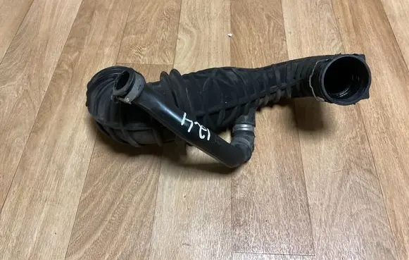 Ford Focus Breather hose/pipe 1M5Q6A886AB