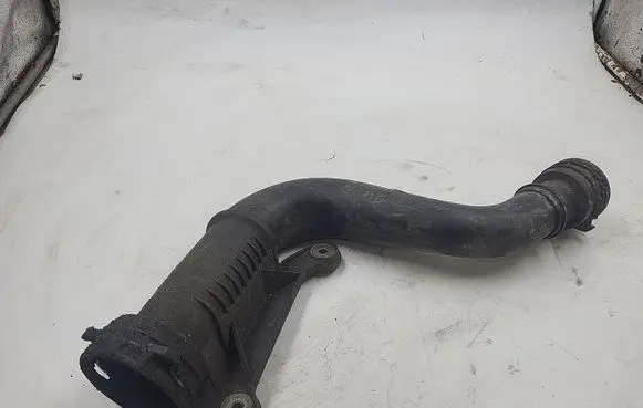 Volkswagen PASSAT B6 Intercooler hose/pipe 1K0145762S