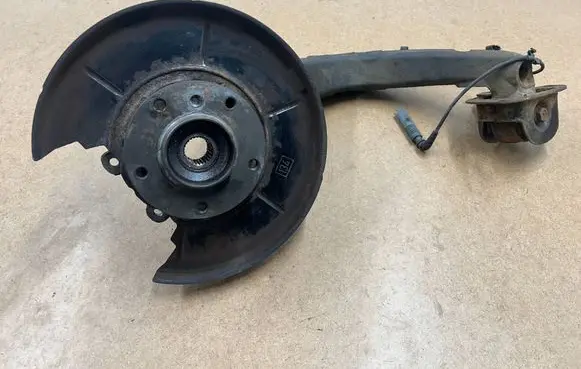 BMW 3 E46 Rear wheel hub spindle/knuckle 33326774777 6774777 34521164370