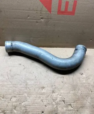 BMW 5 E39 Intercooler pipe mounting bracket 