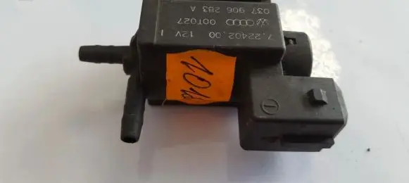 Volkswagen Golf III Valve vacuum 037906283A 72240200