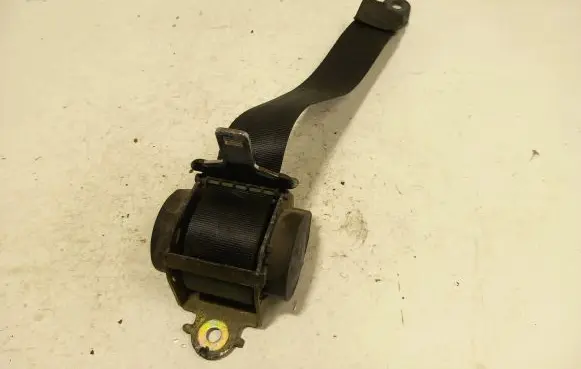 Citroen C4 I Middle seatbelt (rear) D506452