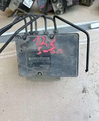 Volvo V70 ABS Pump 10020403674 122131