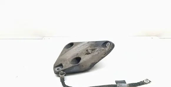 Engine mounting bracket