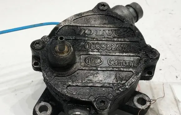 Volvo S60 Vacuum pump 08699237