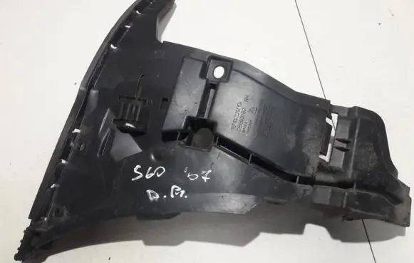 Volvo V70 Front bumper mounting bracket 08693182