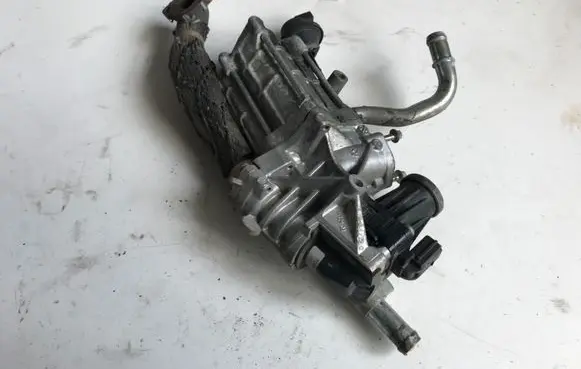 Land Rover Discovery 4 - LR4 EGR valve 701881040 106988040 312903