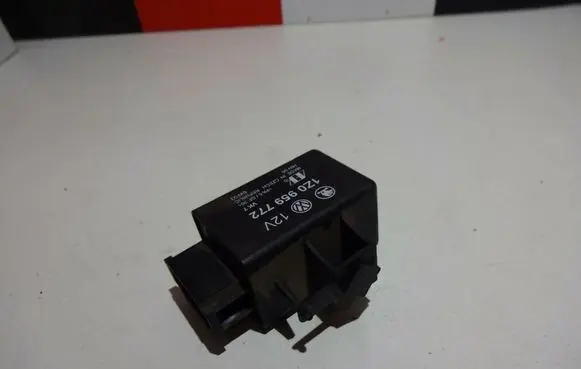Volkswagen PASSAT B6 Seat heating relay 1Z0959772