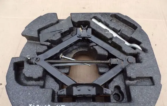 Jaguar XF Tool set 