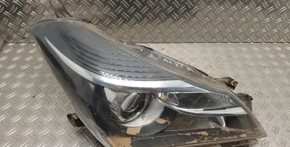 Toyota Yaris Headlight/headlamp