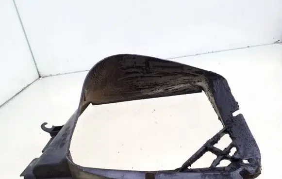 Volkswagen Touareg I Intercooler air channel guide 7L0117339