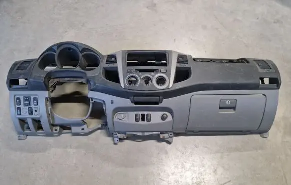 Toyota Hilux (AN10, AN20, AN30) Dashboard
