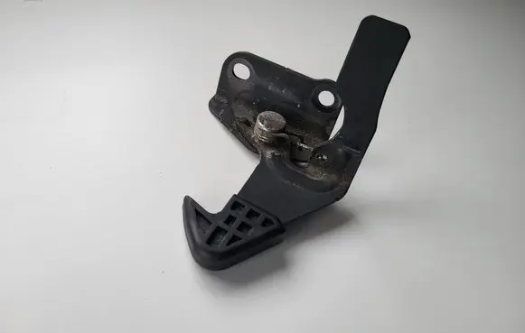 Nissan Leaf I (ZE0) Engine bonnet (hood) release handle