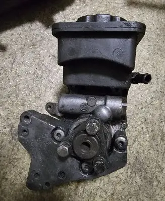 BMW 5 E39 Power steering pump 2247556