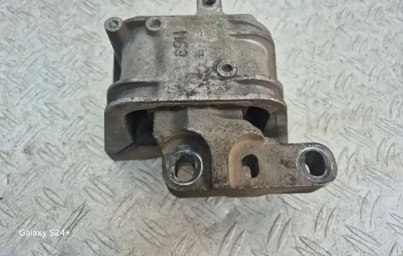 Volkswagen PASSAT B6 Engine mount bracket 1K0199262M