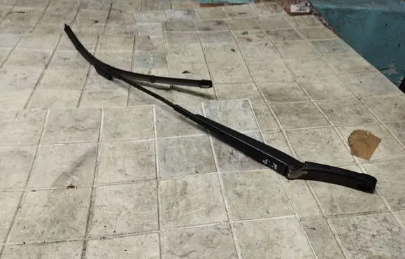 Volkswagen Tiguan Windshield/front glass wiper blade 5N2955409