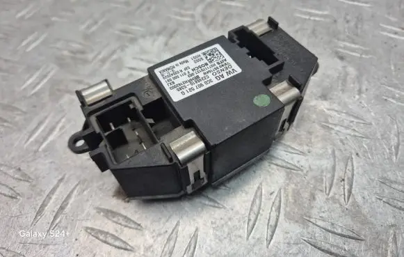 Volkswagen PASSAT B6 Heater blower motor/fan resistor 3C0907521G