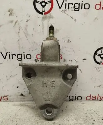 Nissan Pulsar Gearbox mounting bracket
