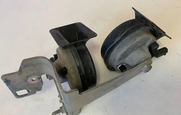 BMW 5 E60 E61 Horn signal 6935709