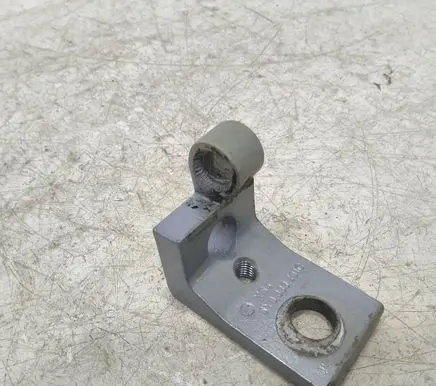Skoda Octavia Mk2 (1Z) Front door upper hinge 6Y0833401C