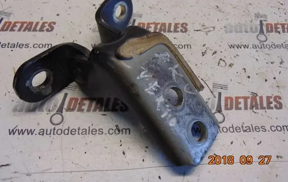 Toyota Corolla Verso AR10 Front door upper hinge