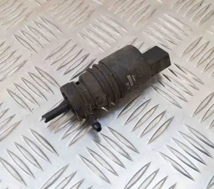 Mercedes-Benz C W203 Windscreen/windshield washer pump 3028232