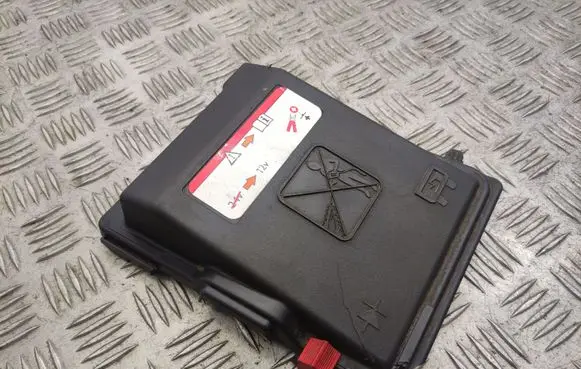 Peugeot 308 Fuse box cover 9678633380