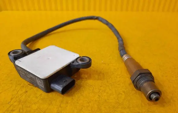 Mercedes-Benz R W251 Lambda probe sensor A0009053504