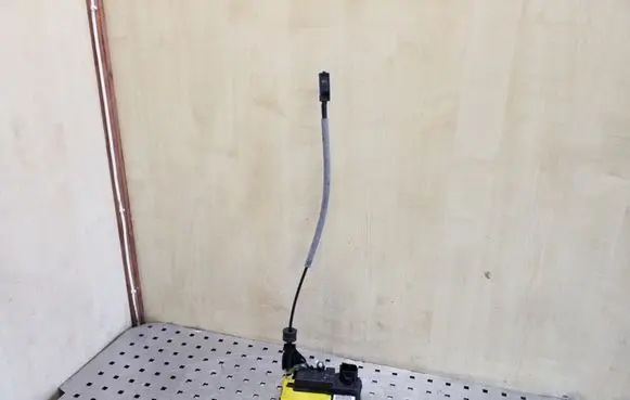 Volvo XC70 Front door lock 30699747