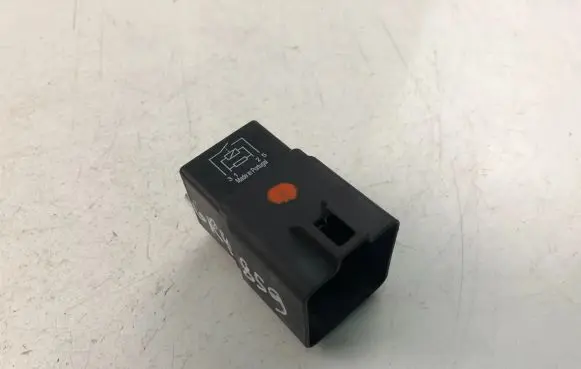 Volkswagen PASSAT B6 Other relay 3B0951253