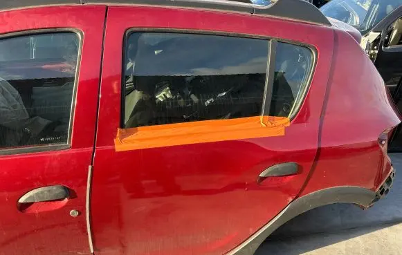 Dacia Sandero Rear door