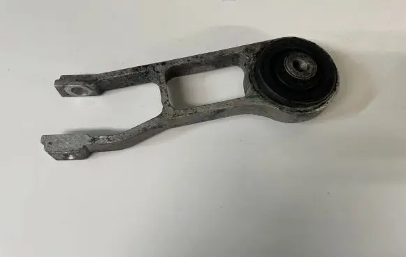 Alfa Romeo 156 Engine mount bracket